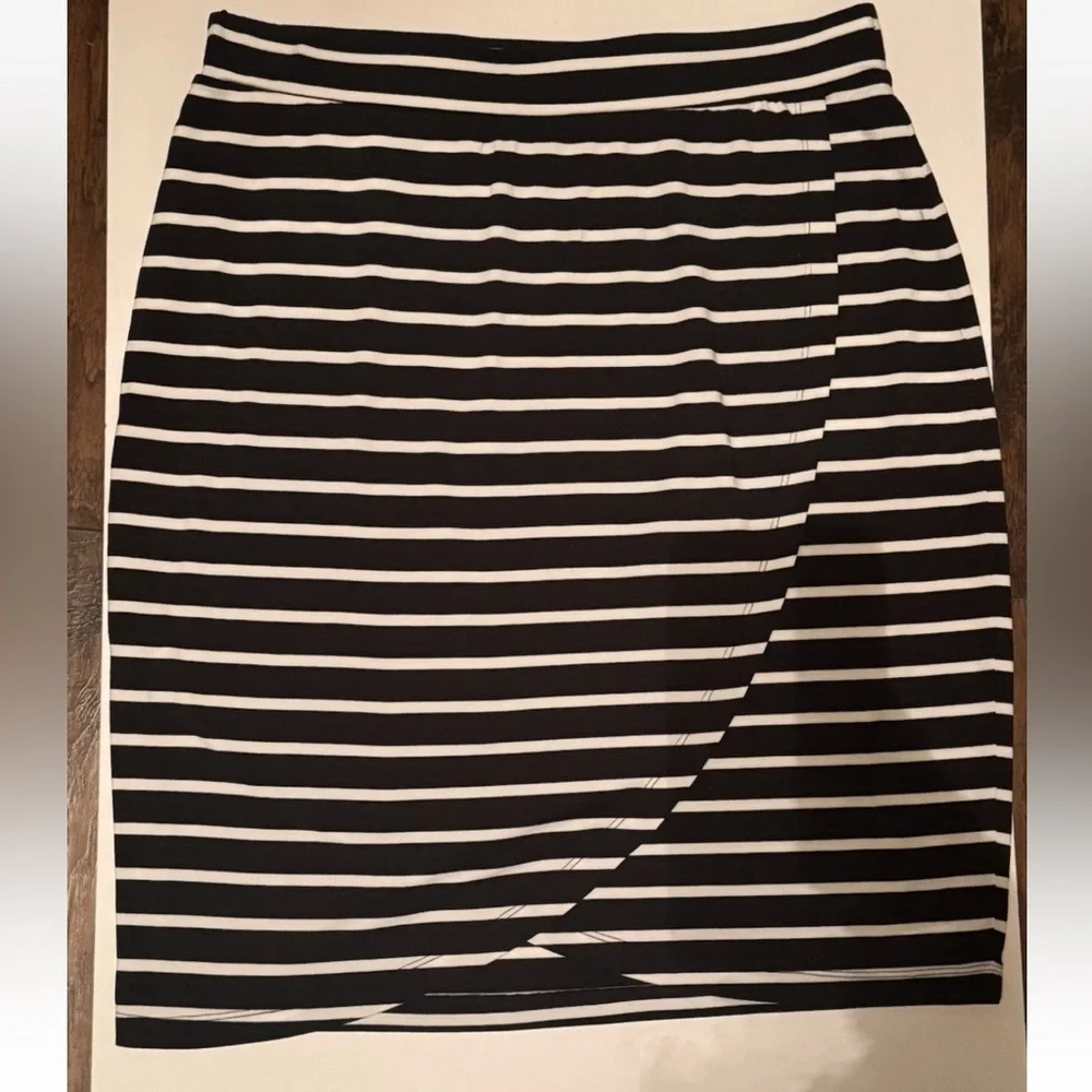 Tommy‎ Bahama Portside Stripe Short Skirt Women's Small Black White NWOT